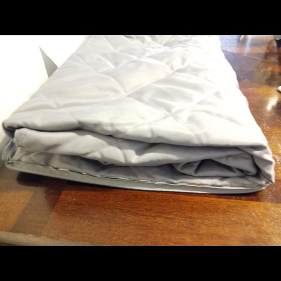 Pendleton Travel Blanket - Picture 4 of 11